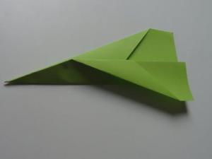 Faltanleitung Flugzeug grün 8