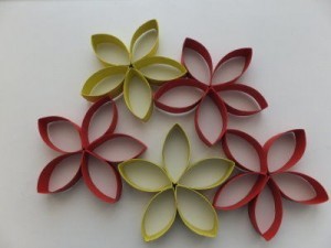Blumen aus Klopapierrollen
