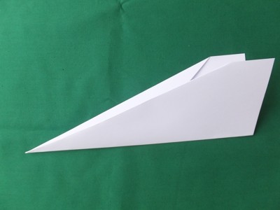 Papierflugzeug gefaltet