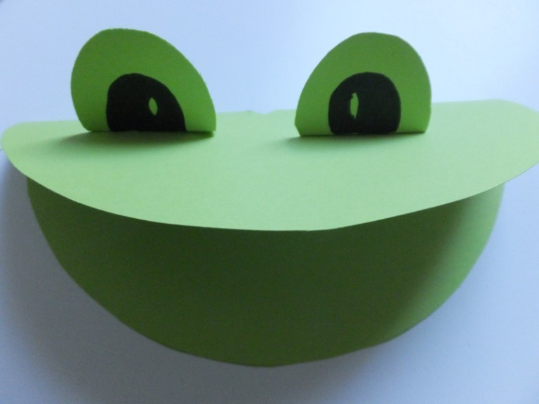 Basteln mit Papier: Frosch mit langer Zunge